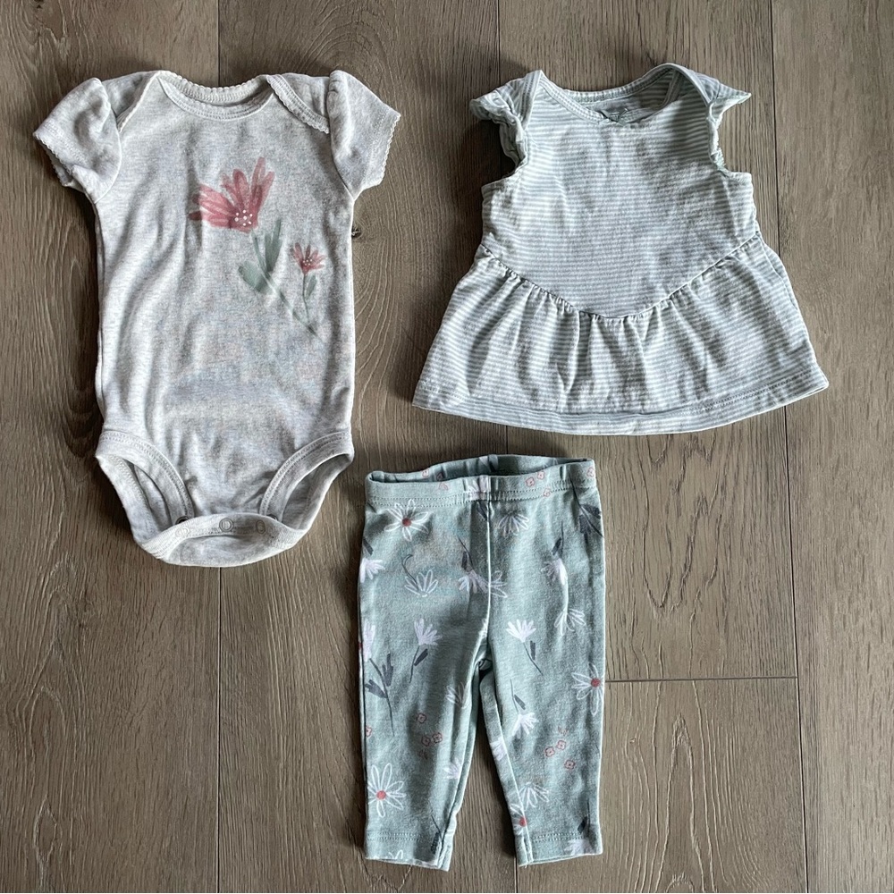 Baby girl Carter’s 3 pieces set